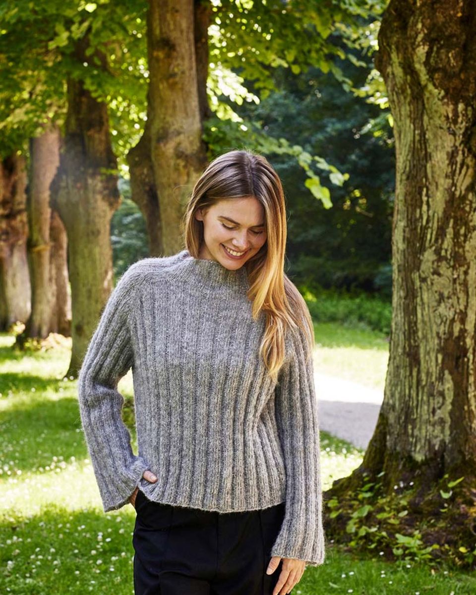 01 Sweater i bred ribb